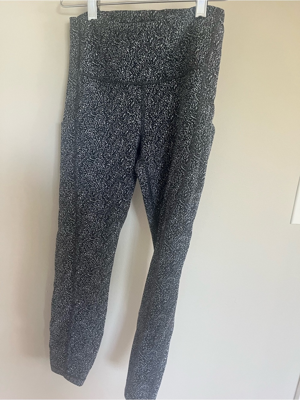 Athleta Ultimate Stash Textured 7/8 Tight XS Black White Pocket Leggings